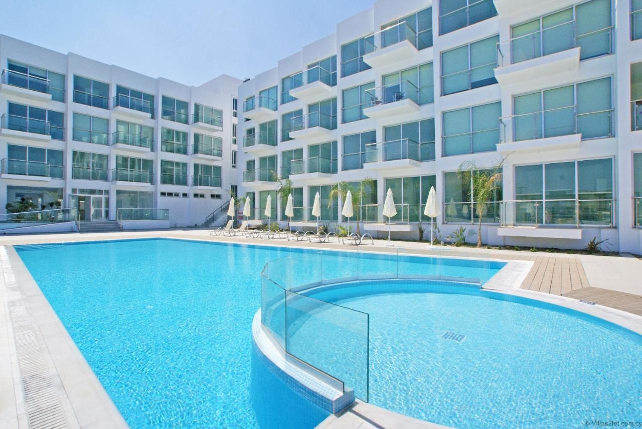 Gabriela - Coralli Beachfront Apartment Protaras Exteriör bild