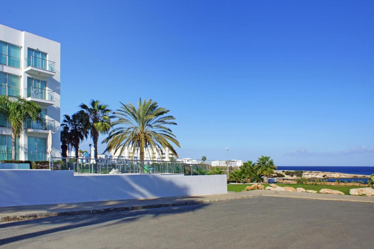 Gabriela - Coralli Beachfront Apartment Protaras Exteriör bild